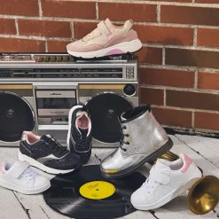 Basket de sport avec lacets élastiqués et velcro pour fille