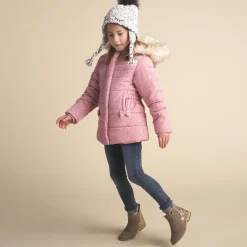 Bonnet péruvien en tricot avec détails brodés et pompon