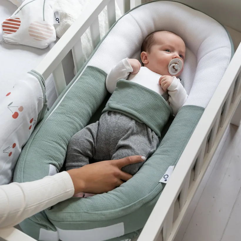 Cale-bébé et réducteur de lit ajustable Cocoon en tetra green