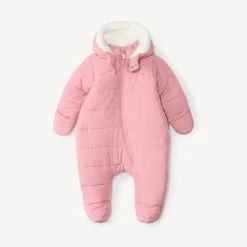 Combi-pilote matelassée pour bébé fille avec finitions différentes selon l'âge