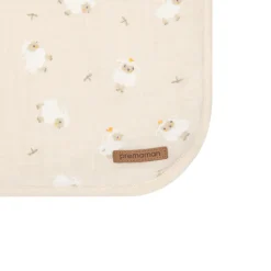 Couverture bi-matière 80 x 80 cm imprimé moutons La Vie à la Ferme beige