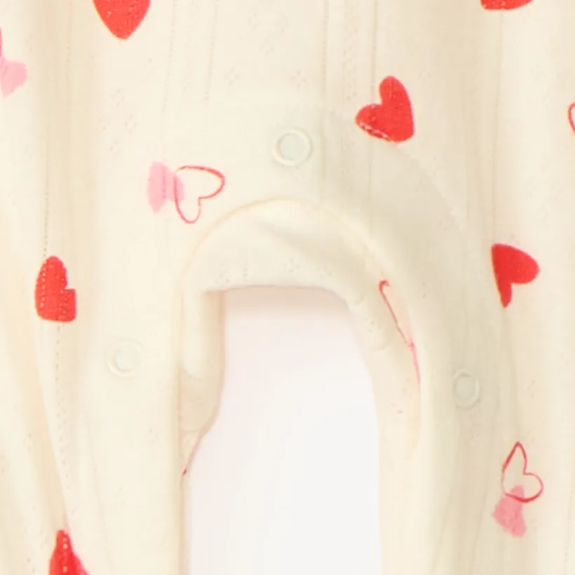 Dors-bien en maille pointel avec imprimé cœur pour bébé fille (ouvertures différentes selon l'âge)