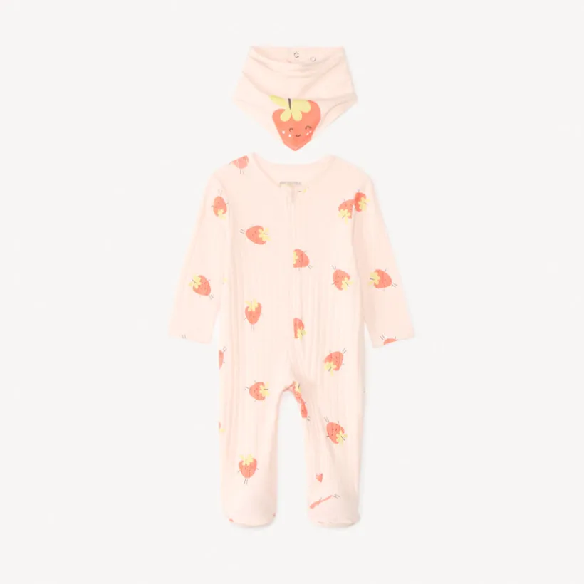 Dors-bien zippé à imprimé fraises + bavoir pour bébé fille