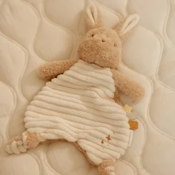 Doudou lapin plat Newborn Naturals avec nouettes