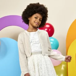 Gilet en tricot ajouré avec jeu de mailles torsadées pour fille
