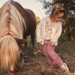 Gilet en tricot torsadé fantaisie forme poncho pour bébé fille