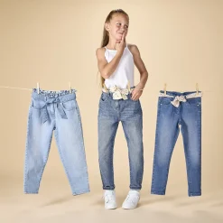 Jean en denim coupe mom fit avec ceinture foulard fantaisie pour fille