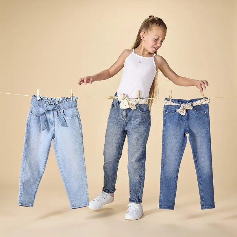 Jean en denim coupe mom fit avec ceinture foulard fantaisie pour fille