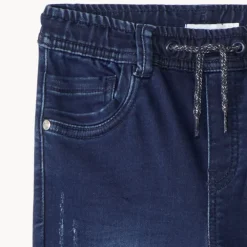 Jean style jogger en denim avec ceinture et chevilles rib pour garçon