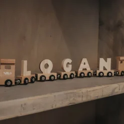 Lettre "J" en bois pour train