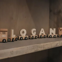 Lettre "P" en bois pour train