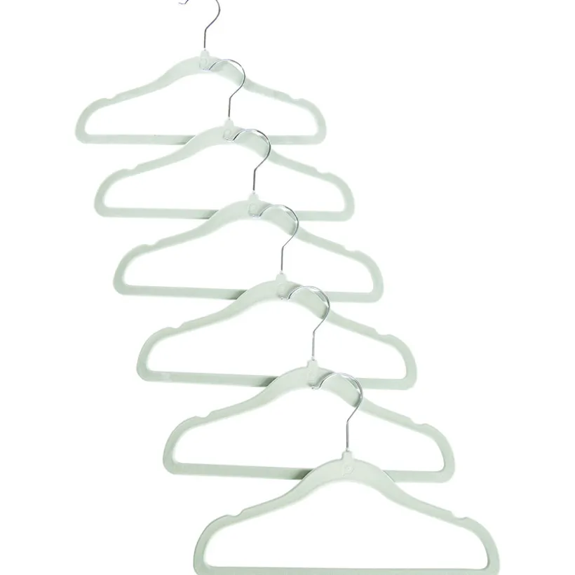 Lot de 6 cintres en velours vert