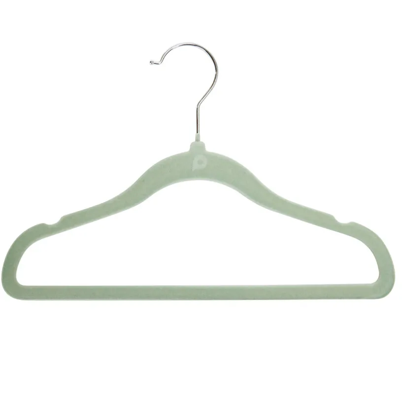 Lot de 6 cintres en velours vert