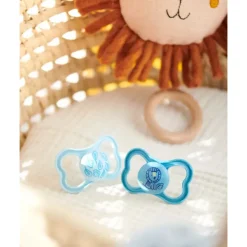 Lot de 2 sucettes silicone Suprême 18M+ (modèle aléatoire)