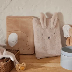 Protège carnet de santé en fausse fourrure Moka le lapin