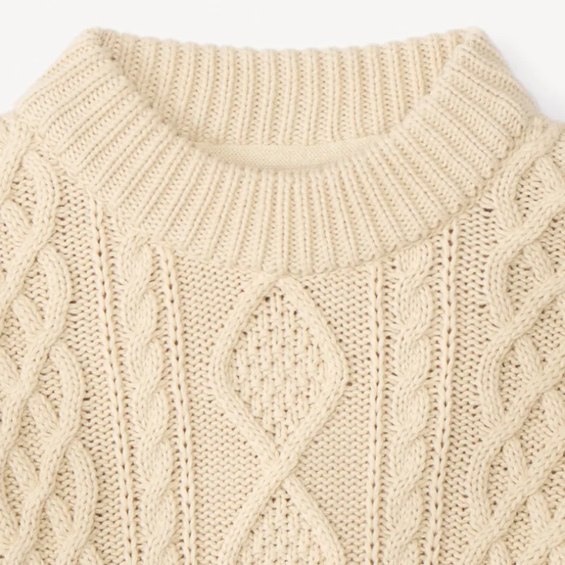 Pull en tricot uni effet torsadé avec liseré coloré pour garçon