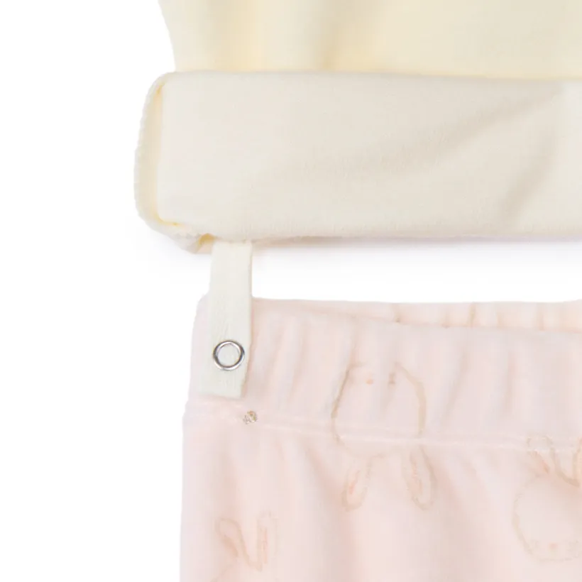 Pyjama 2 pièces lapin en velours pour bébé fille avec finitions différentes selon l'âge