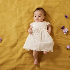 Robe de cérémonie en broderie anglaise pour bébé fille