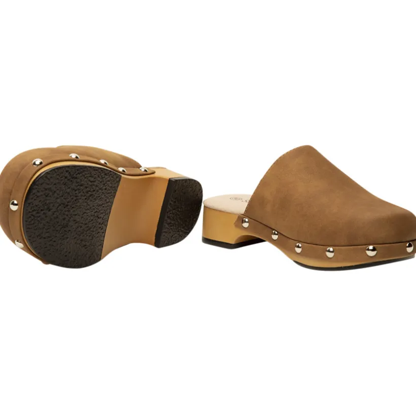 Sabots marron avec rivets pour fille