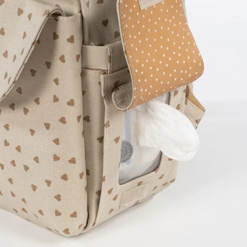 Sac à dos à langer imprimé cœurs Poppy + tapis cannelle