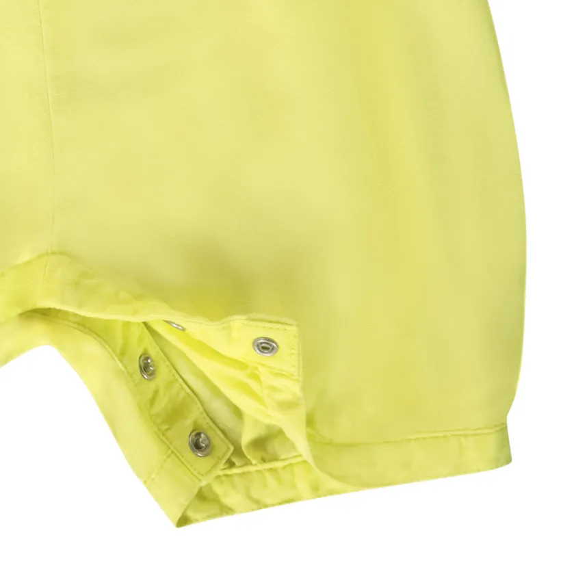 Salopette courte avec broderie cerises pour bébé fille
