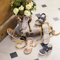Sandales bicolores à cœurs pour fille