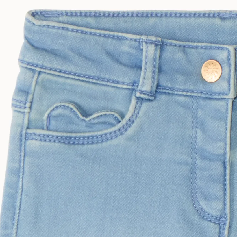 Short effet jean à poche cœur pour bébé fille